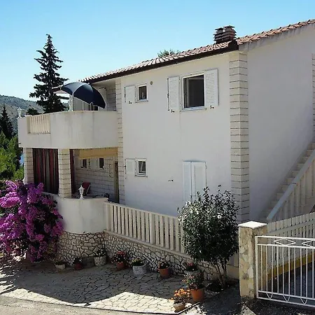 Vendula, 60 Metru Od Rogoznica (Sibenik-Knin)