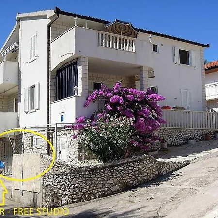 Vendula, 60 Metru Od Apartman Rogoznica