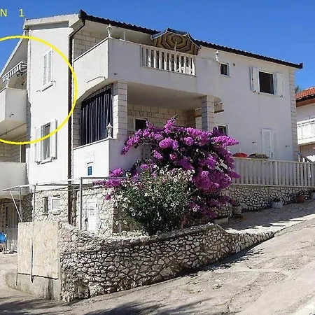 Apartman Vendula, 60 Metru Od Rogoznica