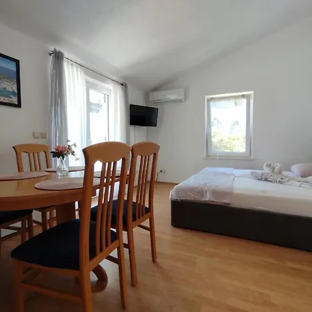 Vendula, 60 Metru Od Διαμέρισμα