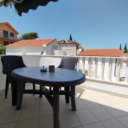 Vendula, 60 Metru Od