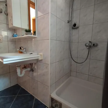 Vendula, 60 Metru Od Rogoznica