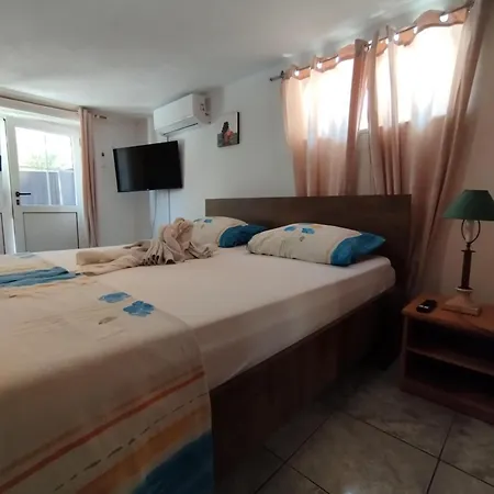 Vendula, 60 Metru Od Apartman