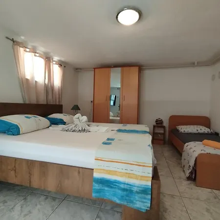 Vendula, 60 Metru Od Apartman Rogoznica