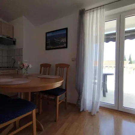 Vendula, 60 Metru Od Rogoznica (Sibenik-Knin)