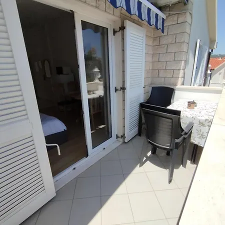 Vendula, 60 Metru Od روغوزنيكا