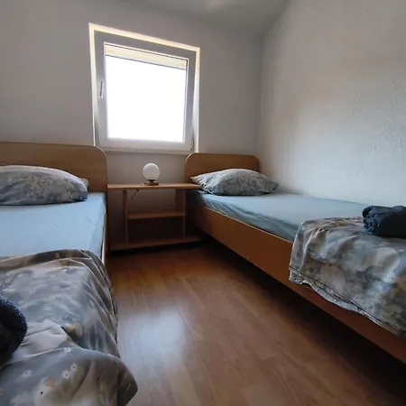 Vendula, 60 Metru Od 로고즈니차