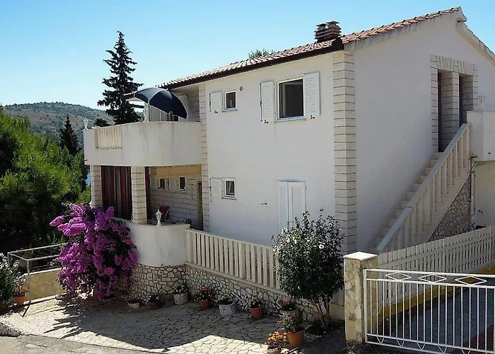 Vendula, 60 Metru Od Rogoznica (Sibenik-Knin)