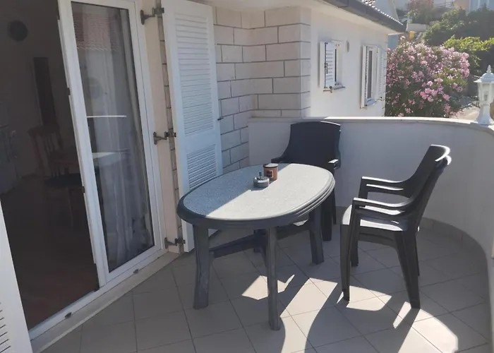 Vendula, 60 Metru Od