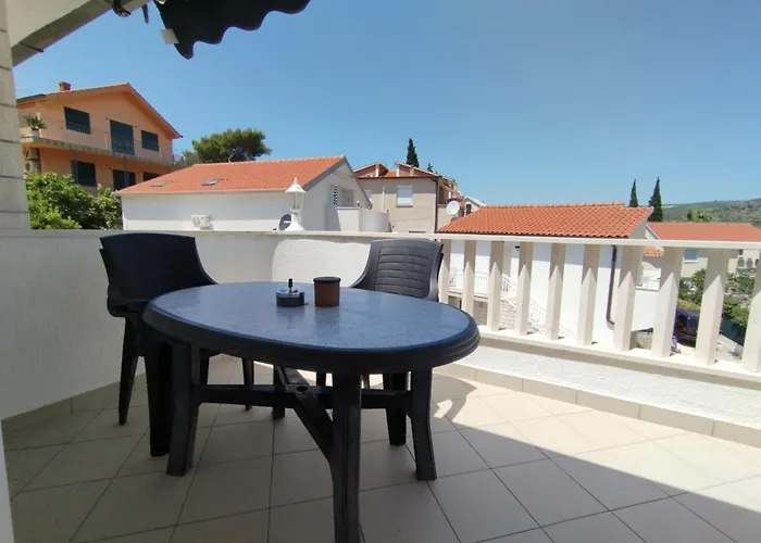 Vendula, 60 Metru Od