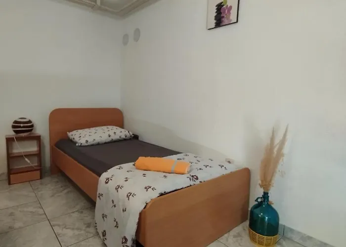 Apartament Vendula, 60 Metru Od Rogoznica (Sibenik-Knin)