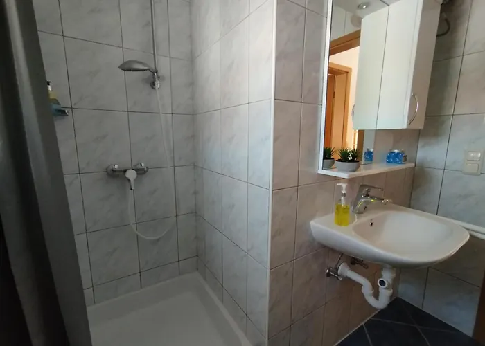 Vendula, 60 Metru Od