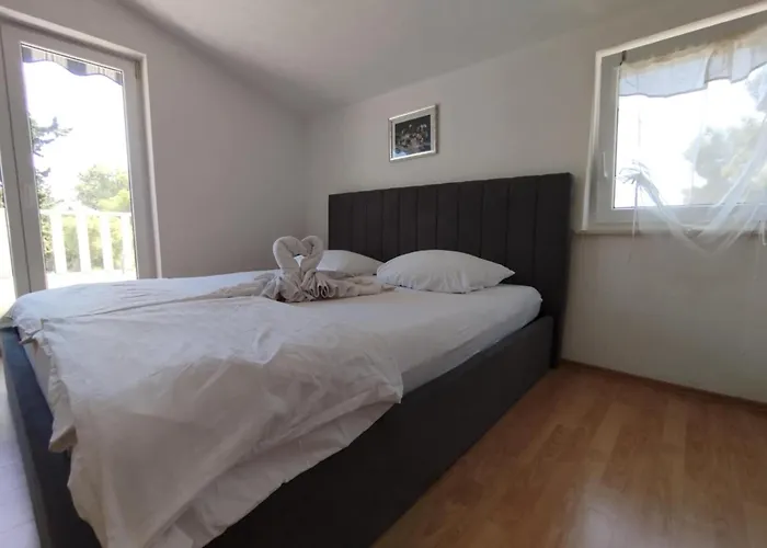 Vendula, 60 Metru Od *