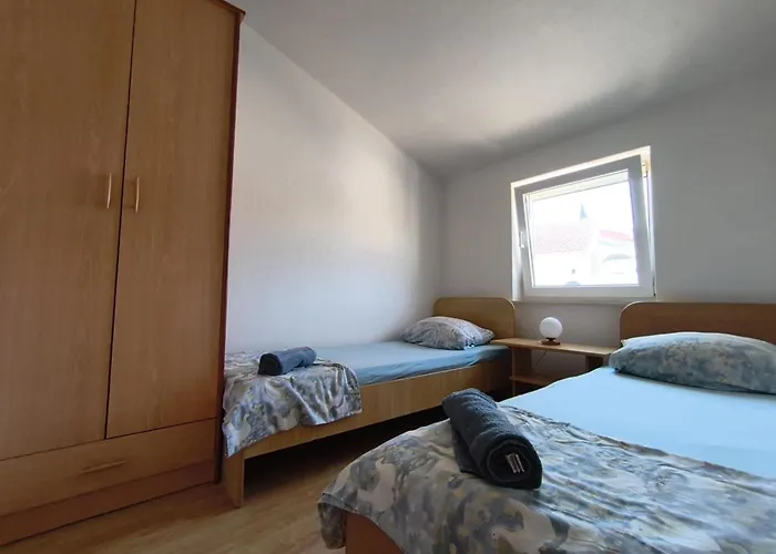 Vendula, 60 Metru Od